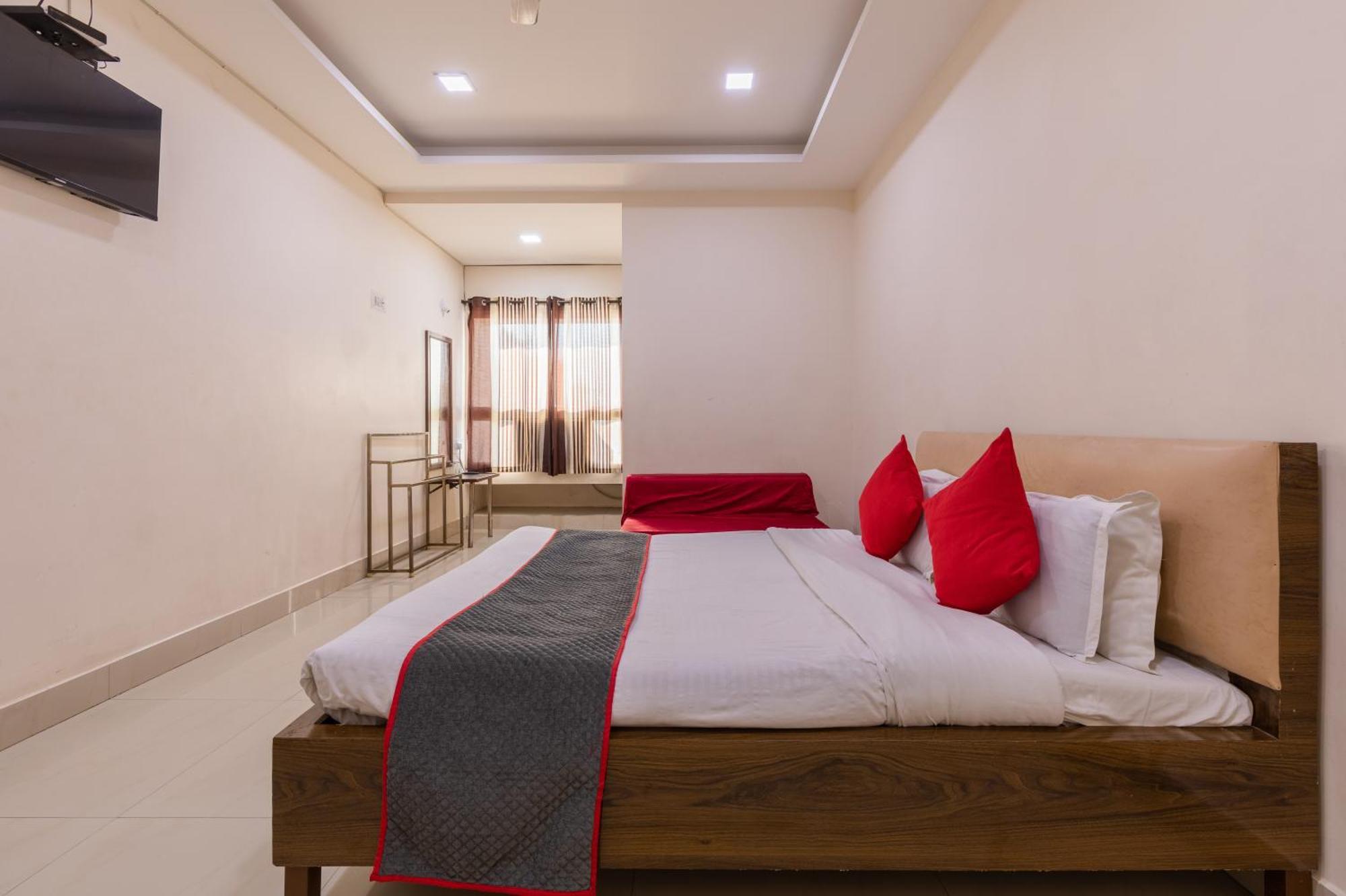 فندق Ruchishree Garden اوجاين المظهر الخارجي الصورة