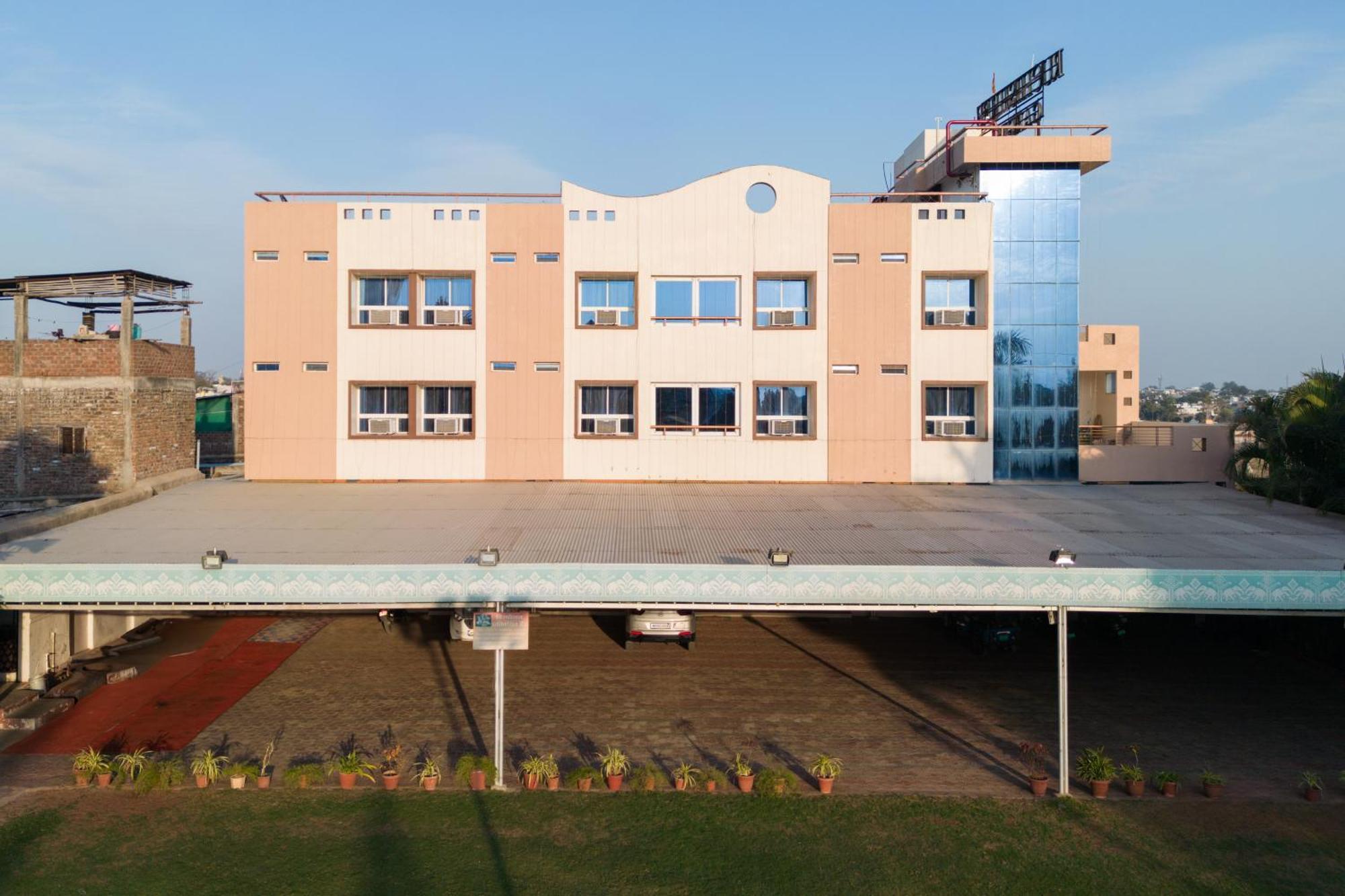 فندق Ruchishree Garden اوجاين المظهر الخارجي الصورة