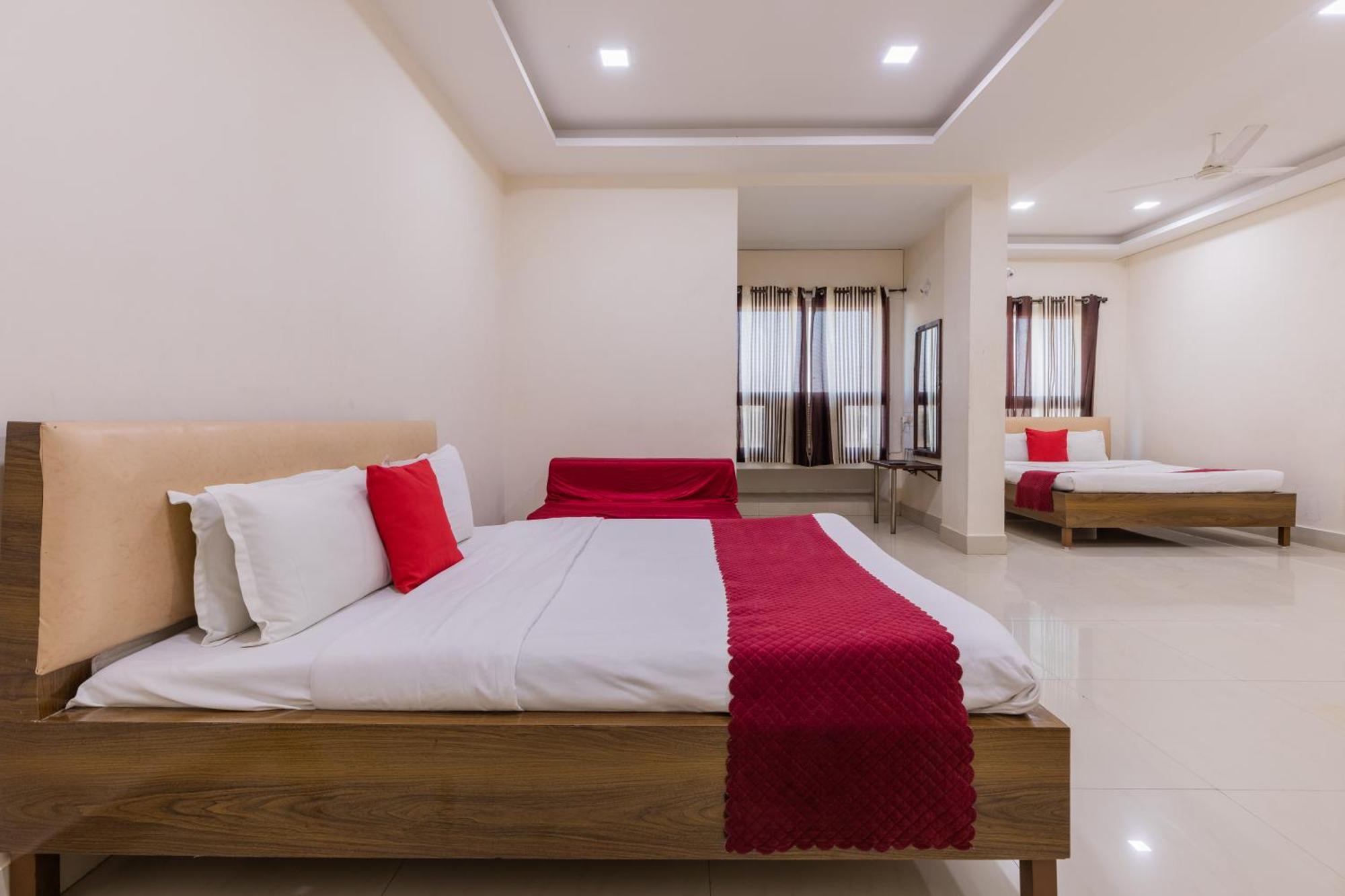 فندق Ruchishree Garden اوجاين المظهر الخارجي الصورة