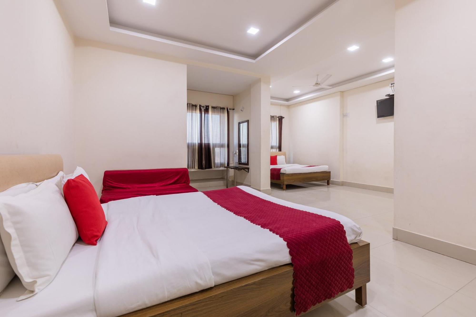 فندق Ruchishree Garden اوجاين المظهر الخارجي الصورة