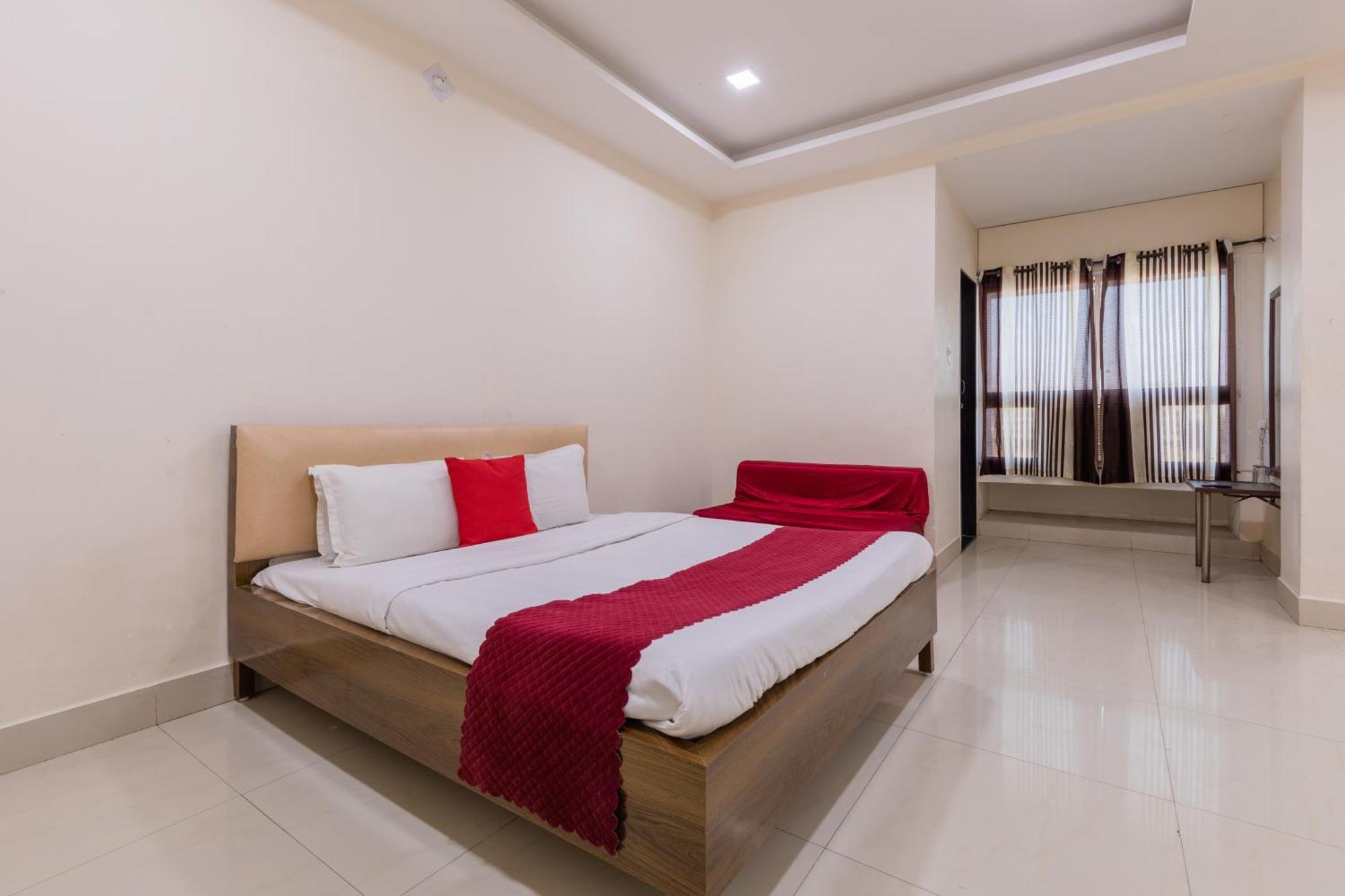 فندق Ruchishree Garden اوجاين المظهر الخارجي الصورة
